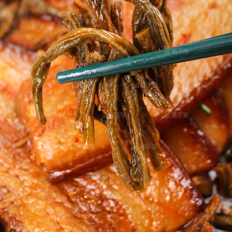 深底上的干豆角扣肉