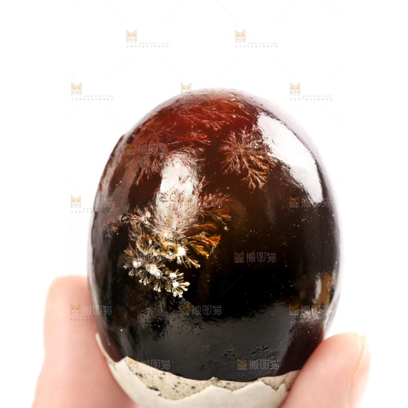 白底上的皮蛋