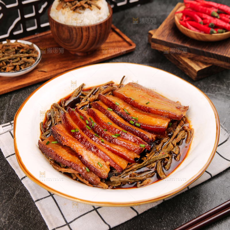 深底上的干豆角扣肉