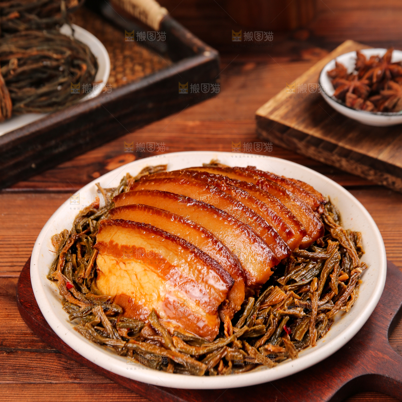 深底上的干豆角扣肉