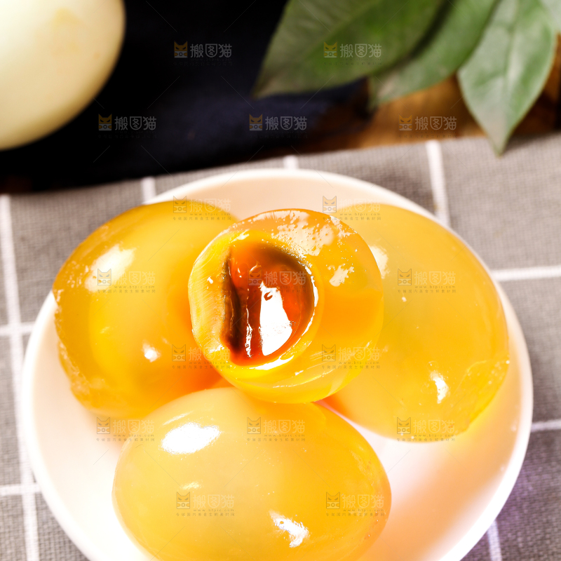 浅底上的黄心皮蛋
