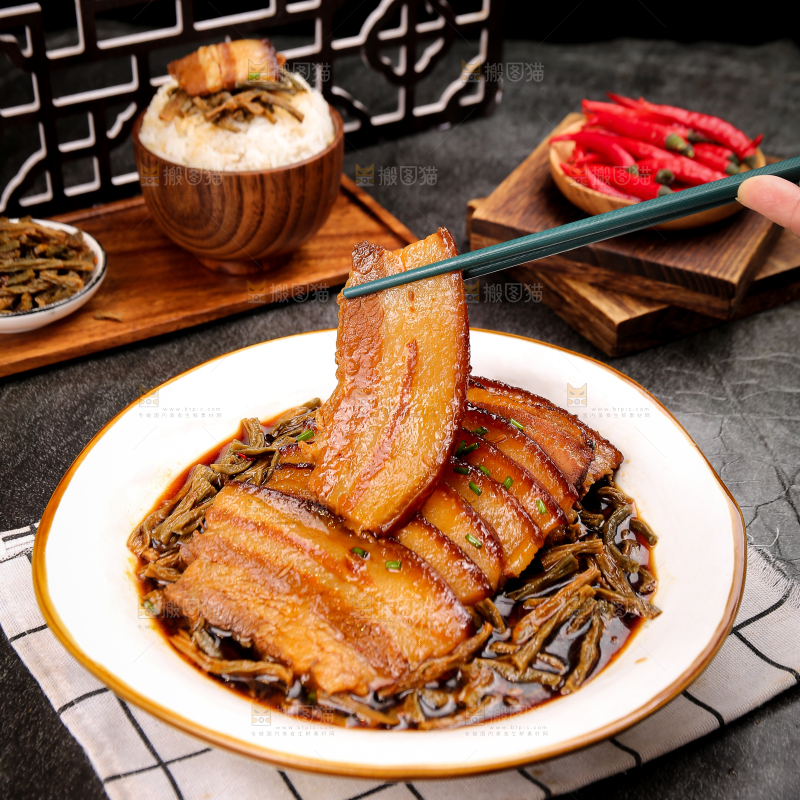深底上的干豆角扣肉