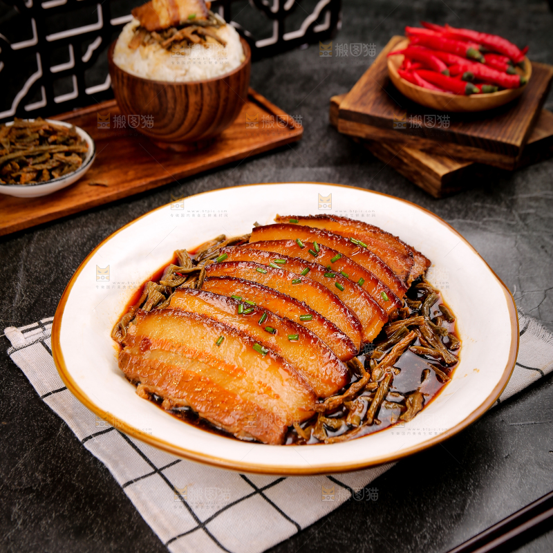 深底上的干豆角扣肉
