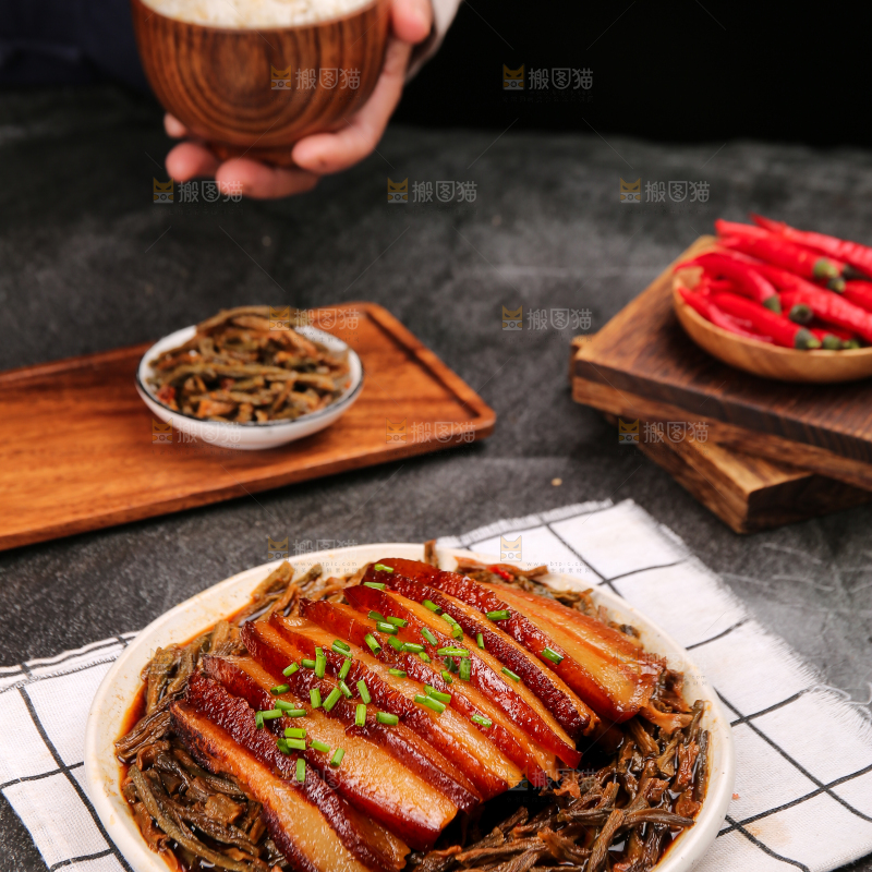 深底上的干豆角扣肉