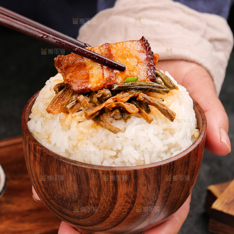 深底上的干豆角扣肉