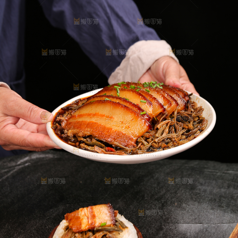 深底上的干豆角扣肉