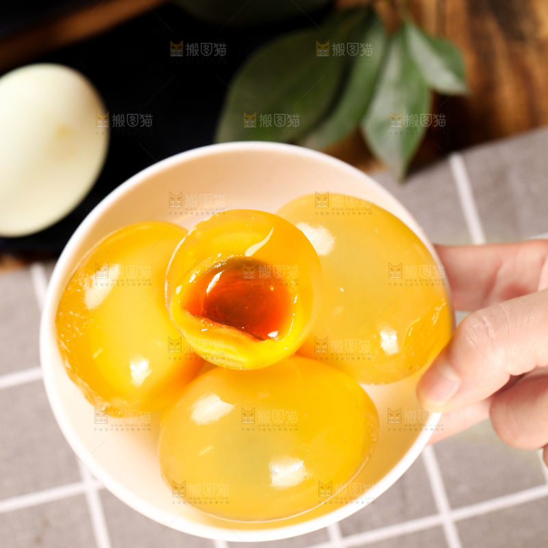 浅底上的黄心皮蛋