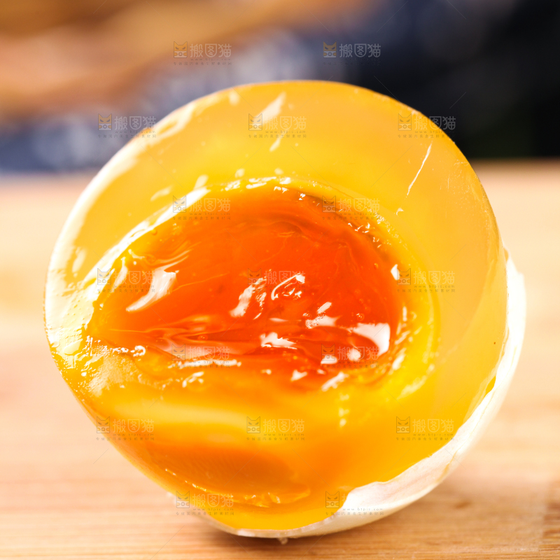 深底上的黄金皮蛋
