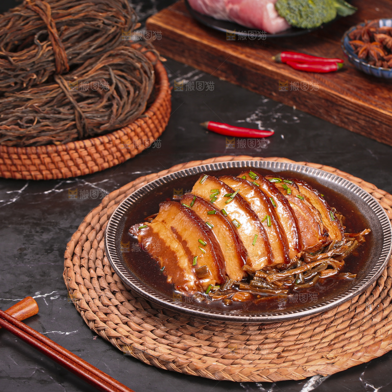 深底上的干豆角扣肉