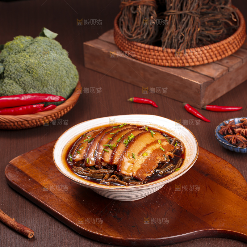 深底上的干豆角扣肉