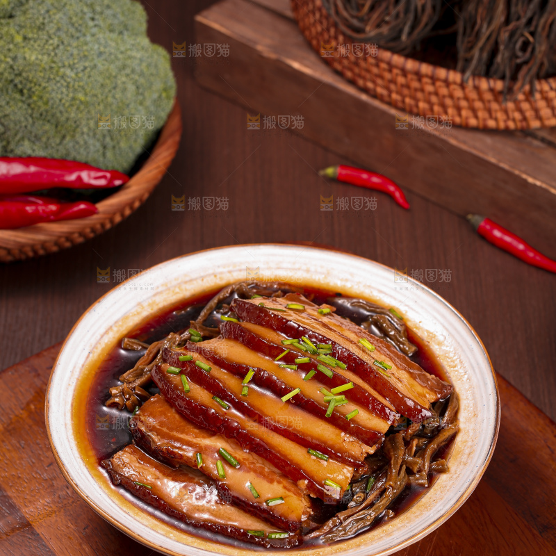 深底上的干豆角扣肉