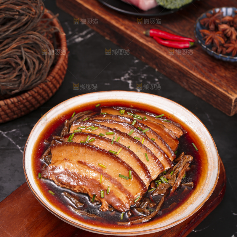 深底上的干豆角扣肉