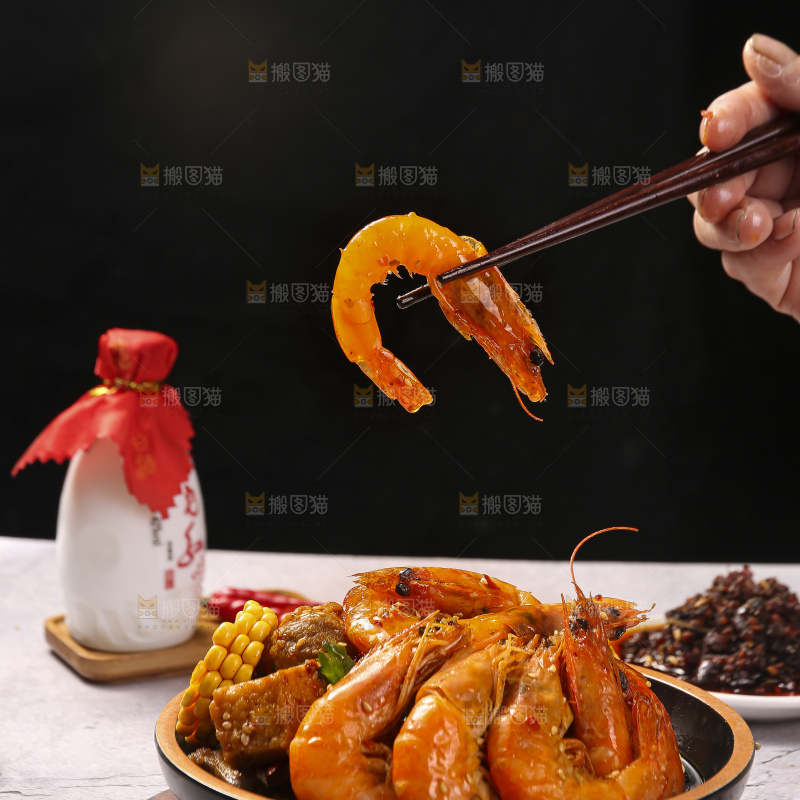 深底上的干锅大虾