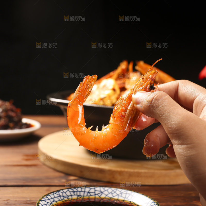 深底上的干锅大虾