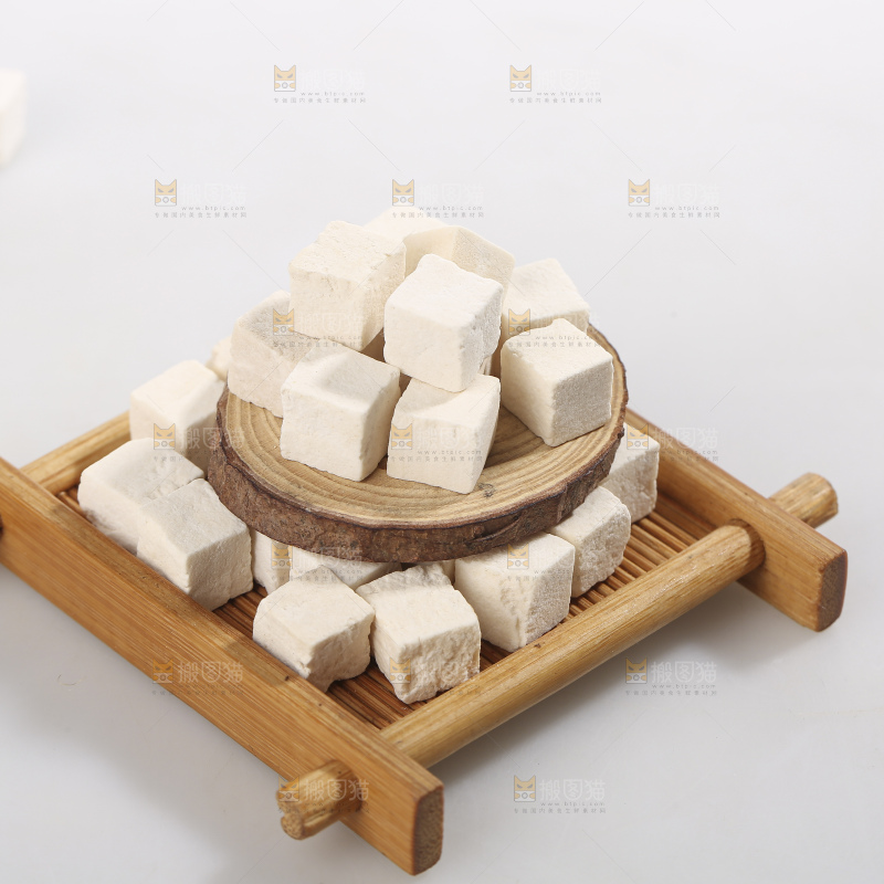白底上的茯苓