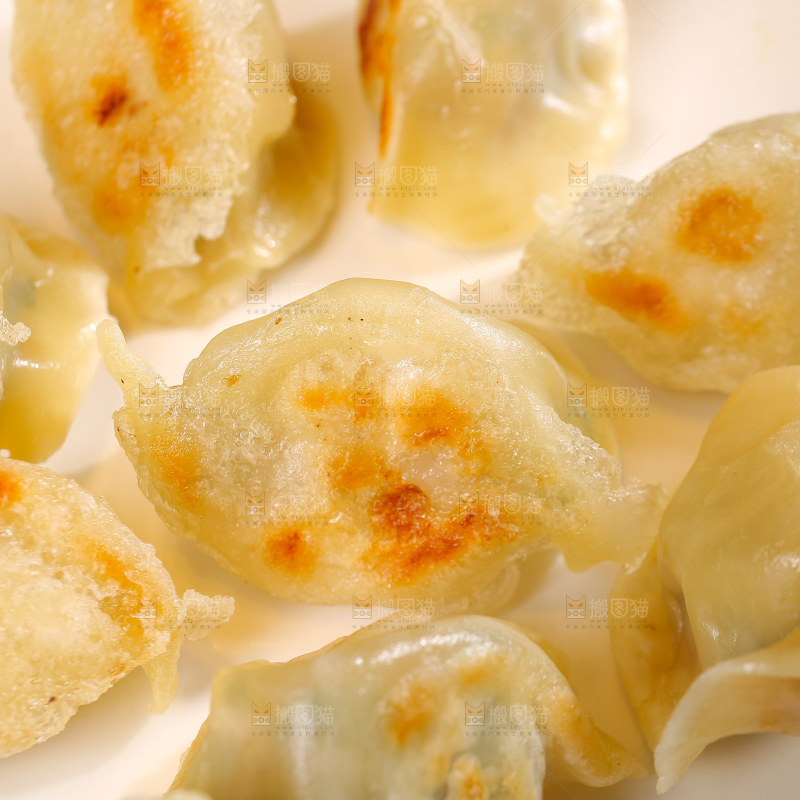 盘子里的手工水饺