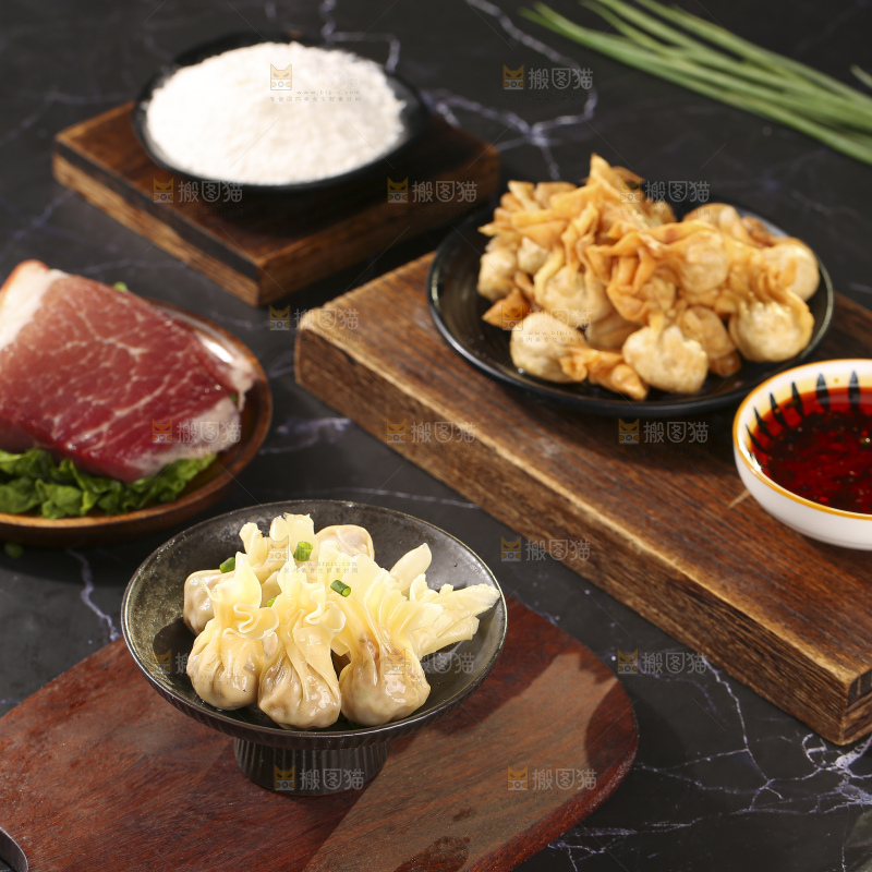 深底上的小金鱼馄饨