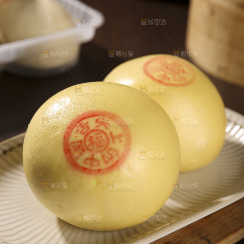 深底上的玉米馒头