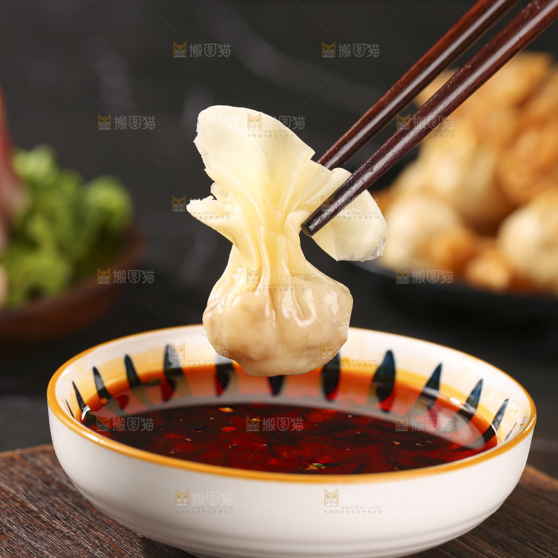 深底上的小金鱼馄饨