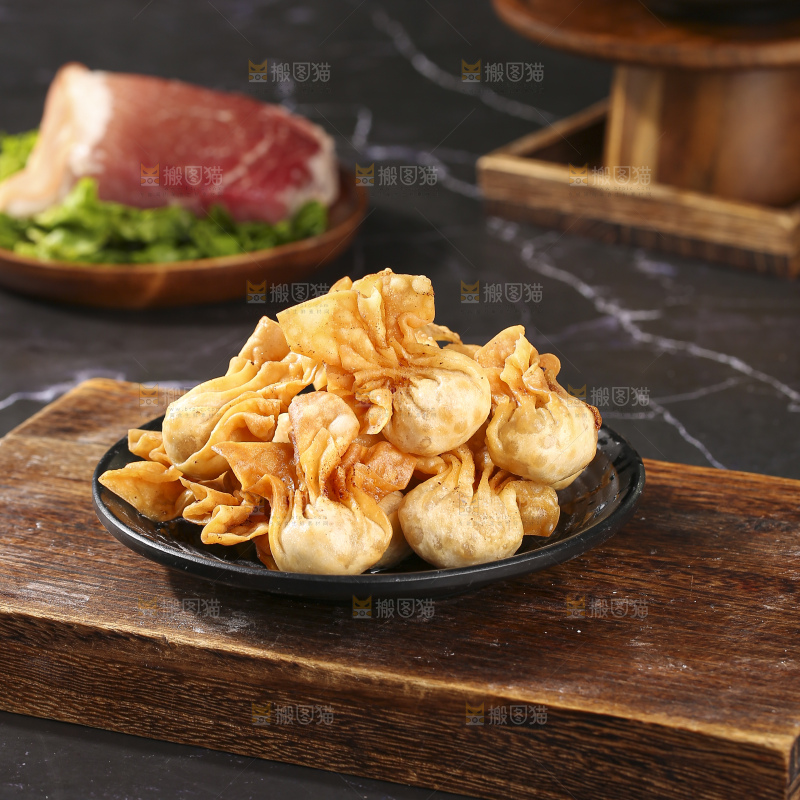 深底上的小金鱼馄饨