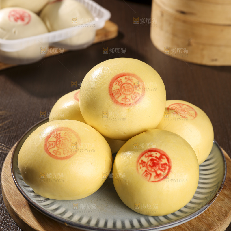 深底上的玉米馒头