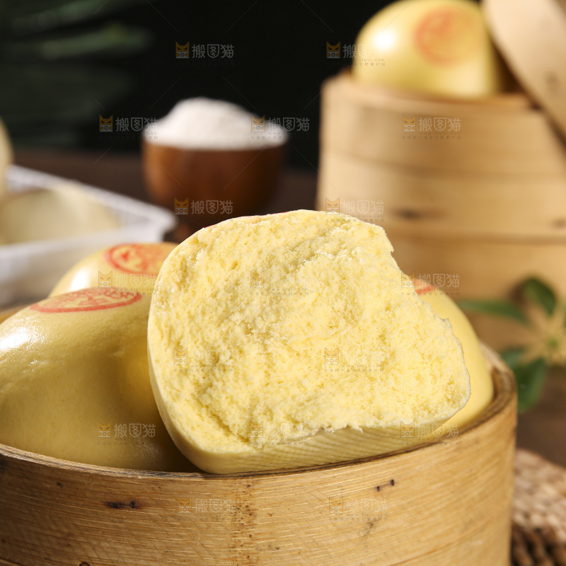 深底上的玉米馒头