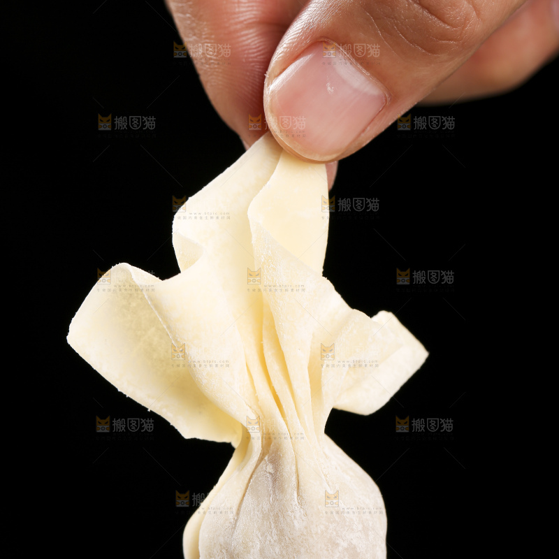 深底上的小金鱼馄饨