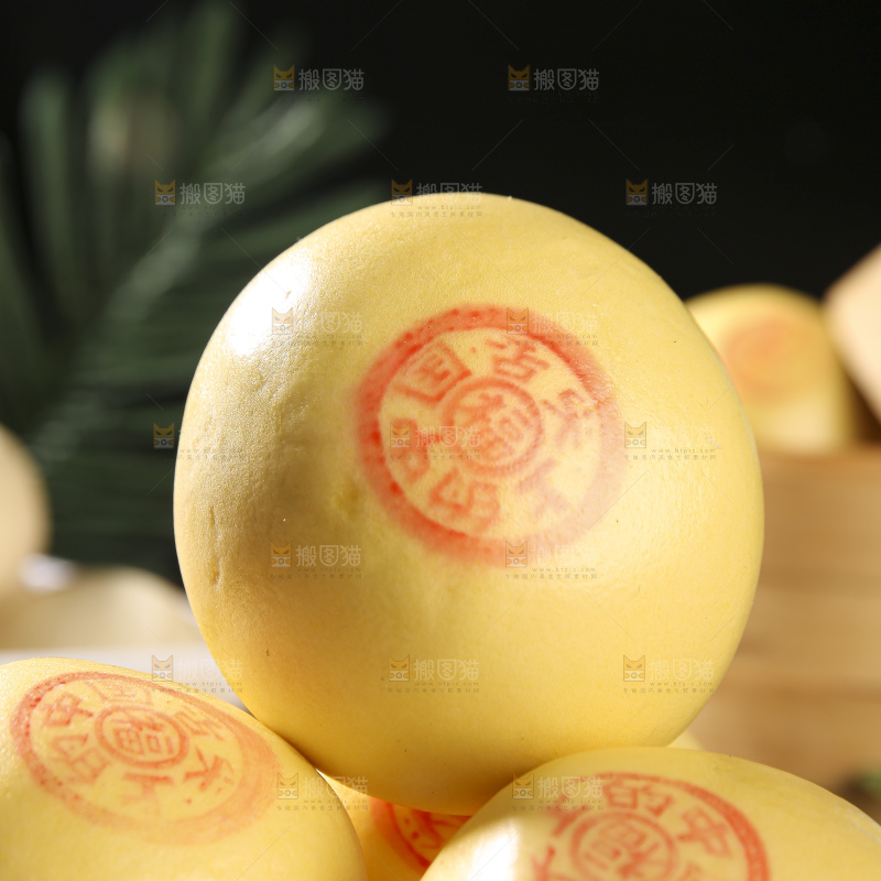 深底上的玉米馒头