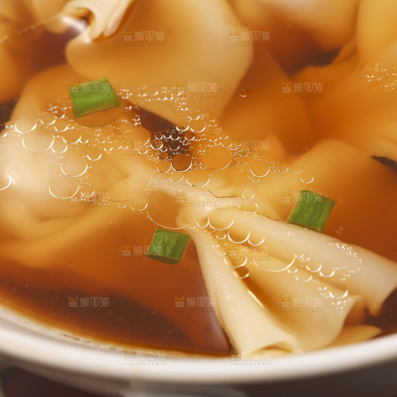 深底上的小金鱼馄饨