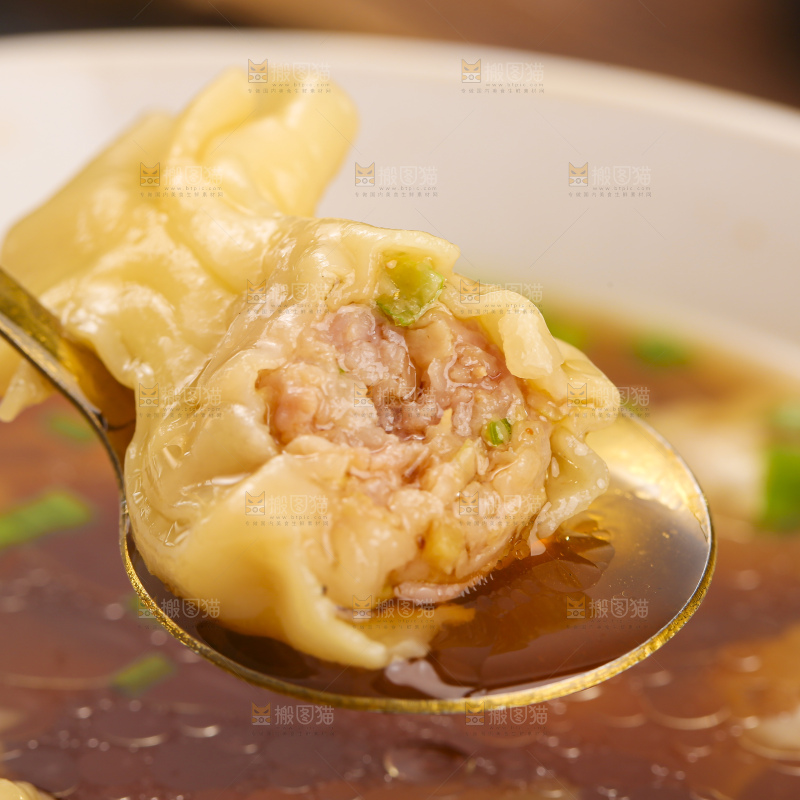 浅底上的小金鱼馄饨