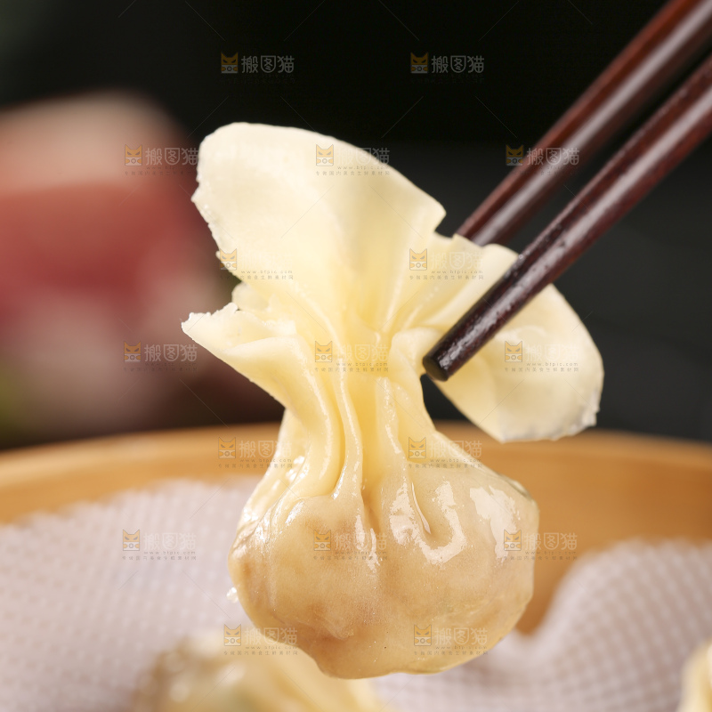 深底上的小金鱼馄饨