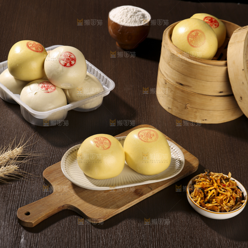 深底上的玉米馒头