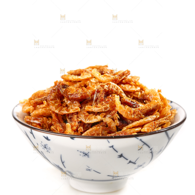 白底上的烤虾干