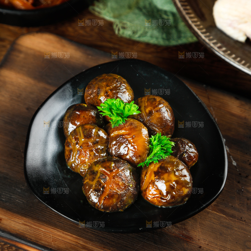 深底上的佛跳墙食材