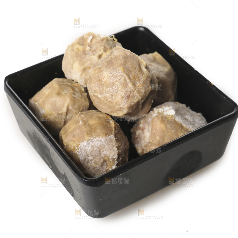 白底上的火锅丸子