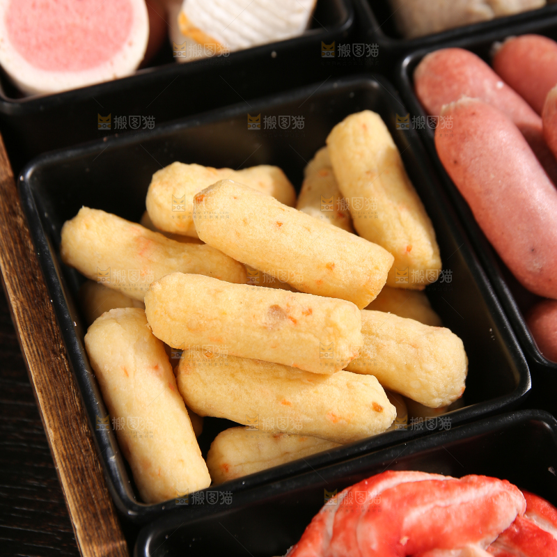 深底上的火锅丸子