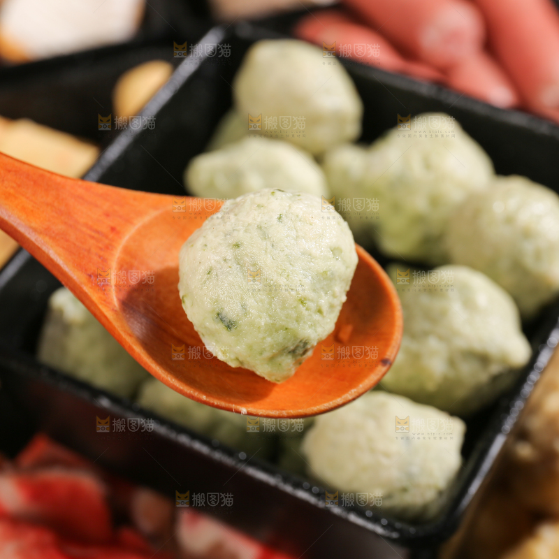 深底上的火锅丸子