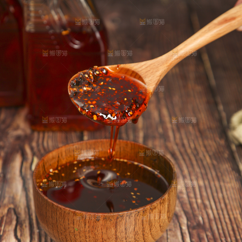 木底上的辣椒油