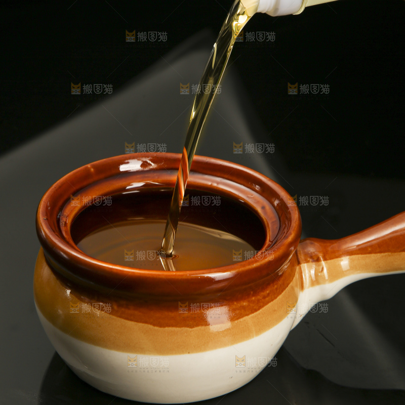 深底上的山茶油
