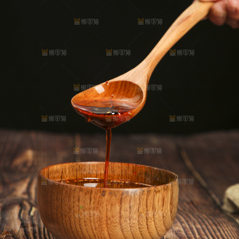 木底上的辣椒油