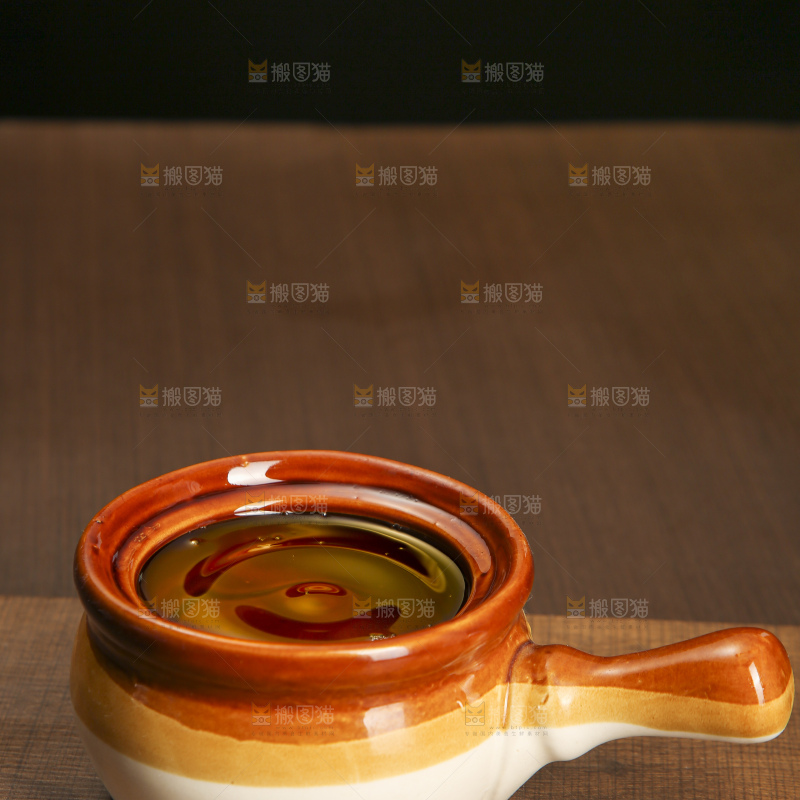 深底上的山茶油