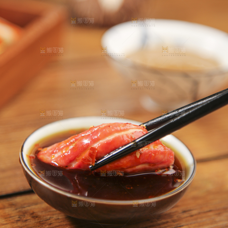 木底上的火锅丸子