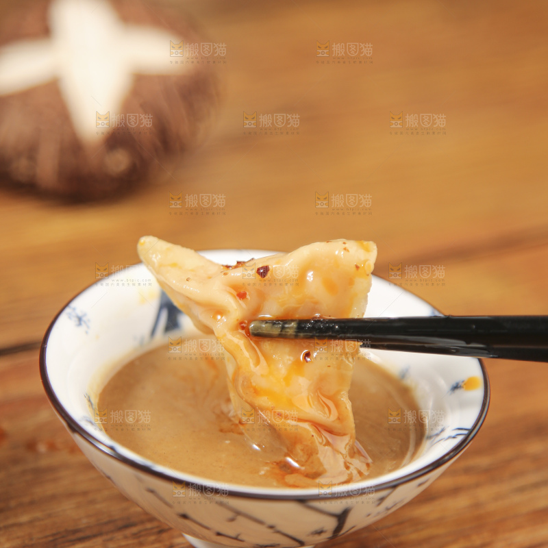 木底上的火锅丸子