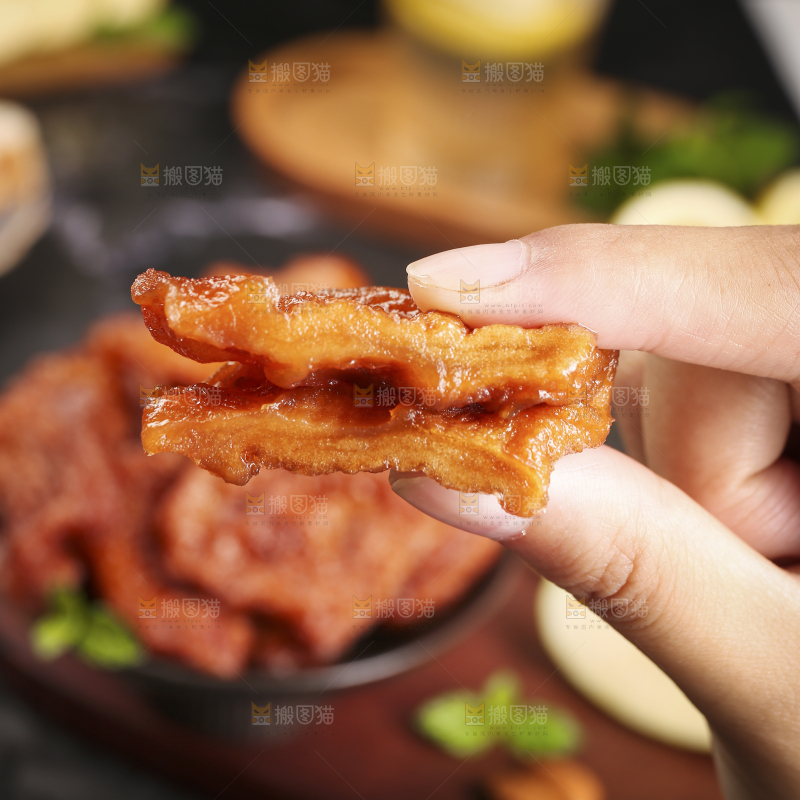 深底上的苹果干
