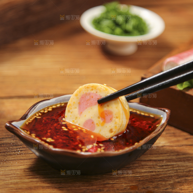 木底上的火锅丸子