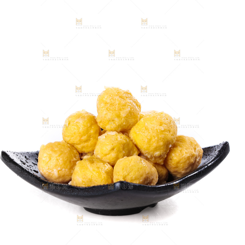 白底上的火锅丸子