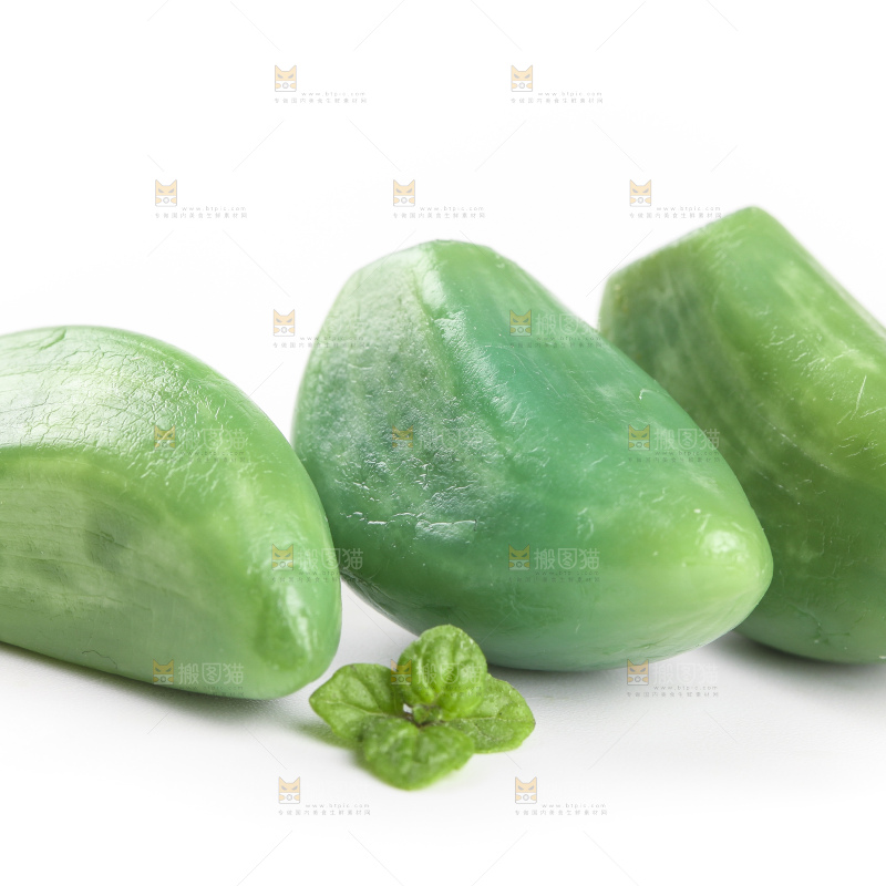 白底上的腊八蒜