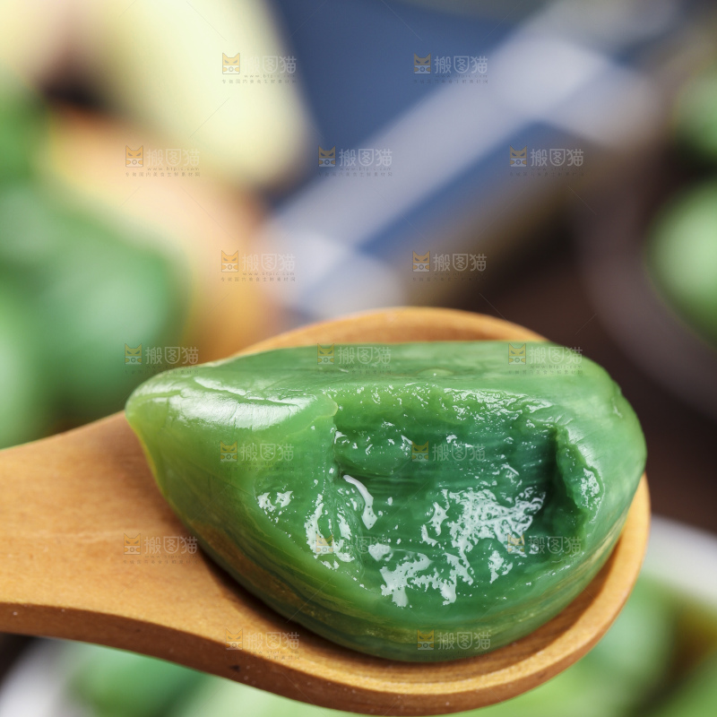 深底上的腊八蒜