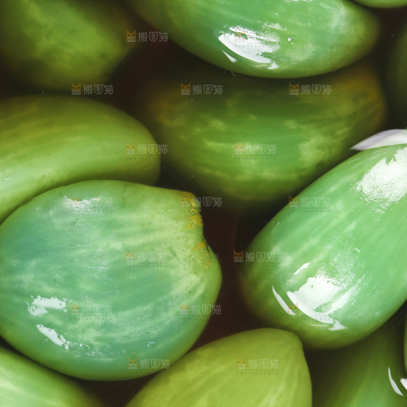 深底上的腊八蒜
