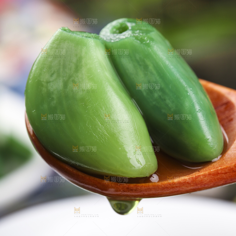 深底上的腊八蒜